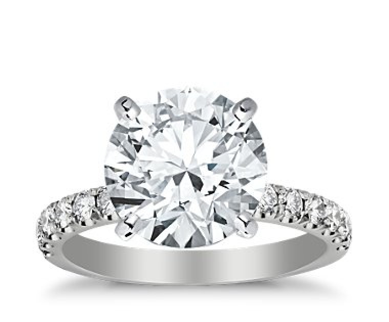 The Queen Diamond - 5,00 ct Zentraldiamant + 0,60 ct Seitensteine Diamantring in Weissgold