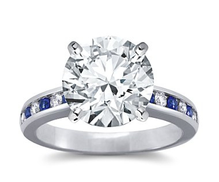 The Queen Diamond - 5,00 ct Zentraldiamant + 0,20 ct Seitensteine / 0,20 ct Saphir Diamantring in Weissgold