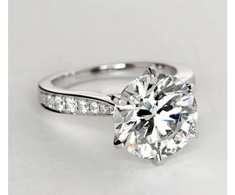 The Queen Diamond - 3,00 ct Zentraldiamant + 0,48 ct Seitensteine DIAMANTRING IN WEISSGOLD