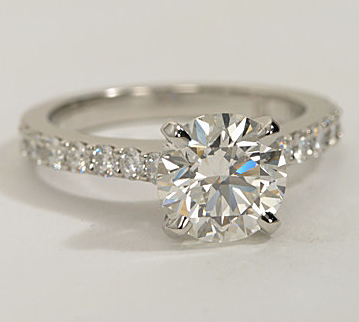 The Queen Diamond 2,00 ct Zentraldiamant mit Seitensteinen
